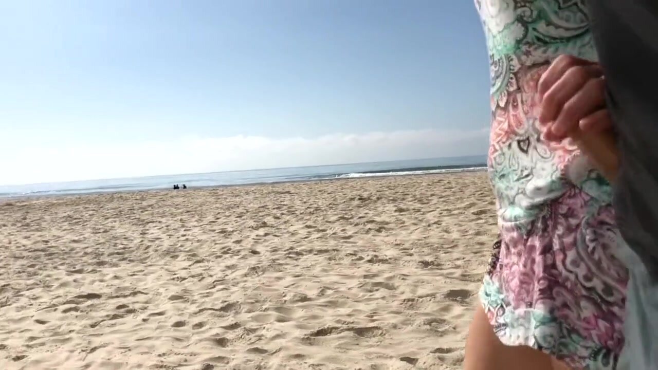 Sexo en publico amateur real corre el riesgo de ser atrapado en la playa Foto